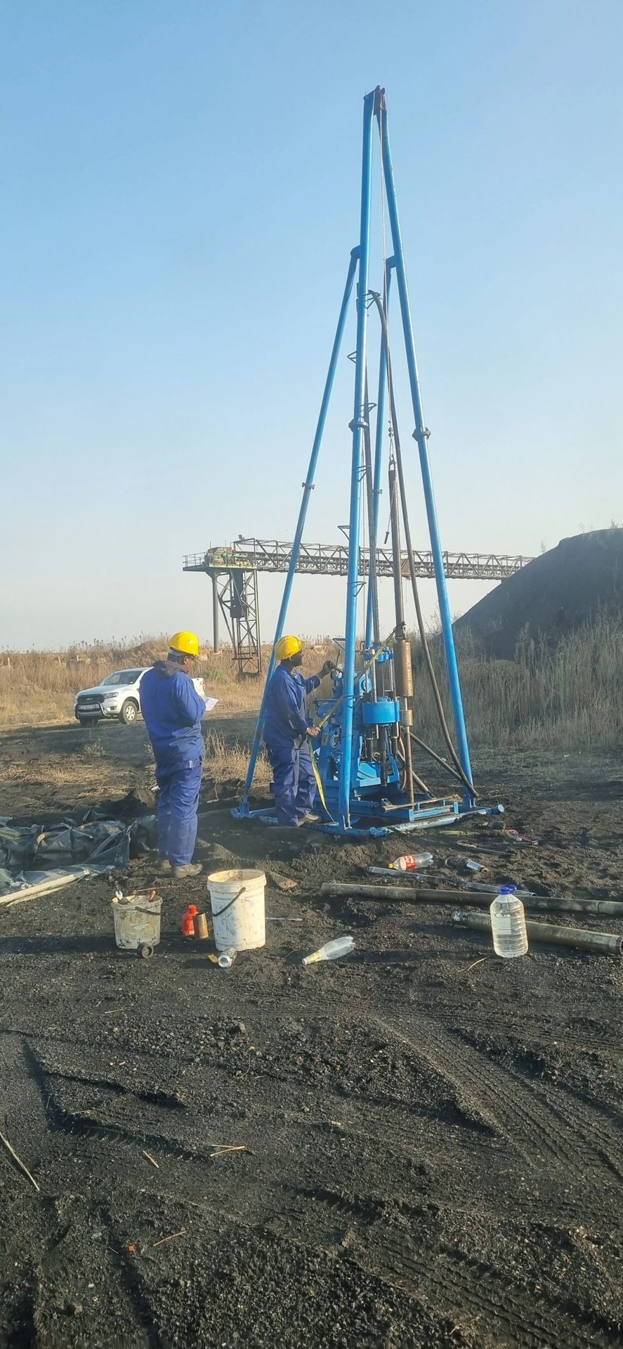 Geo Equilibria team operating a drilling rig